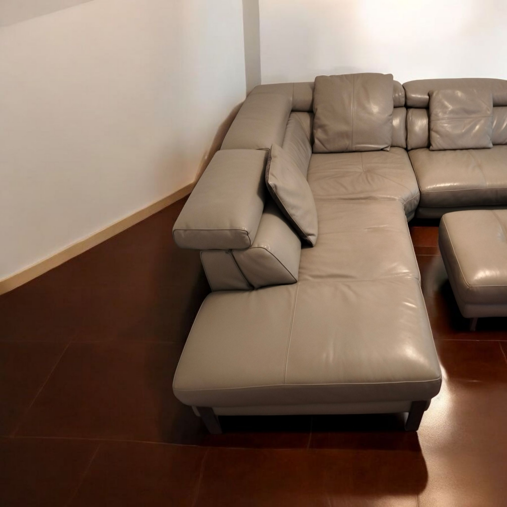 DESIGNER GENUINE LEATHER CORNER SOFA - LONDON DELIVERY AVAILABLE TODAY ( save thousands))